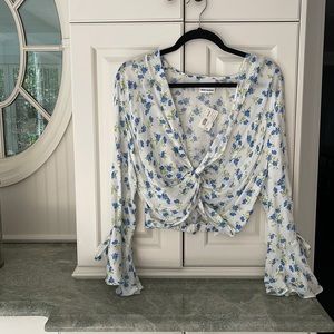 A skylar & madison brand new, never worn floral blouse